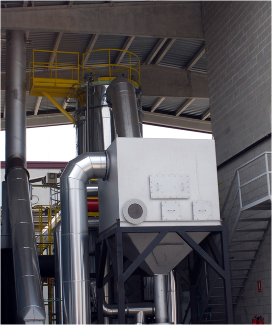 ATTSU fabrica y suministra una caldera de biomasa con parrilla móvil.